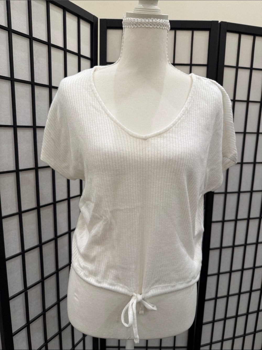 SO White Ribbed V-Neck Tie-Hem Crop Top